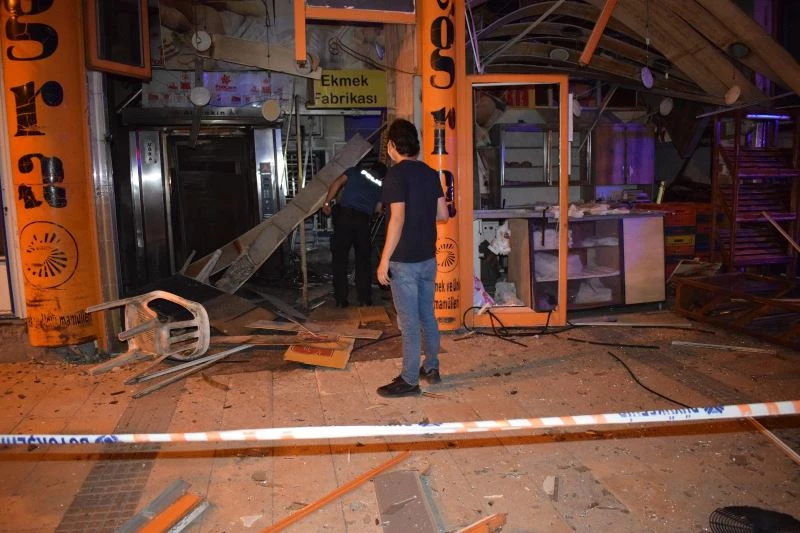 Malatya’da ekmek fırını bomba gibi patladı: Ortalık savaş alanına döndü
