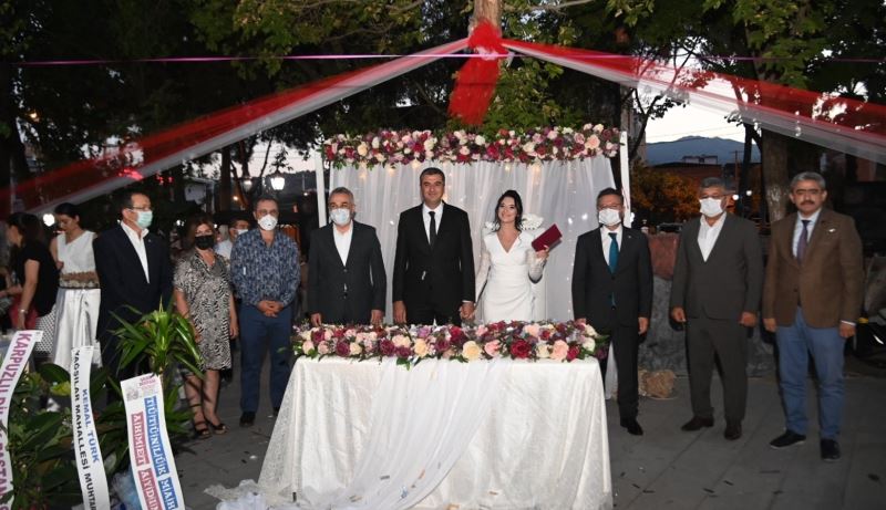 Karpuzlu Belediye Başkanı Dönmez nikah masasına oturdu
