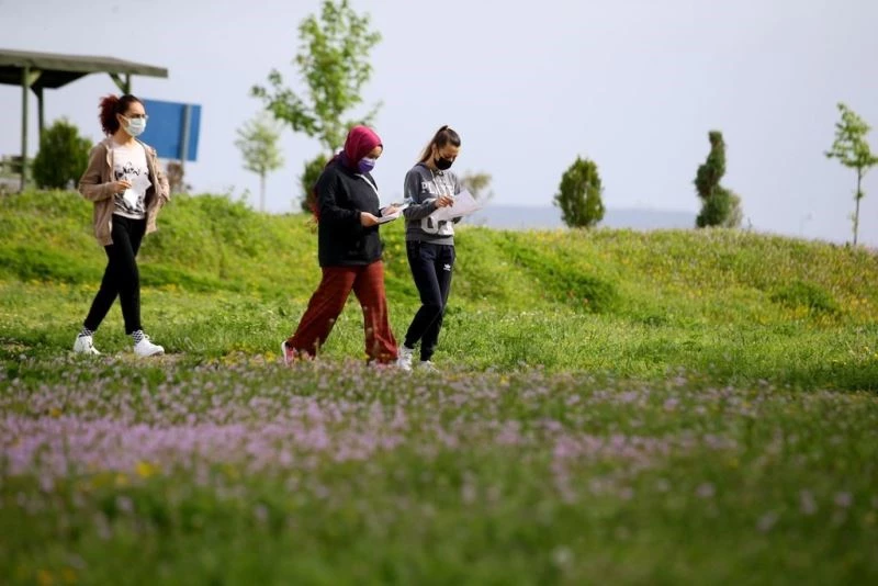 Aile ve Sosyal Hizmetler Bakanlığının kuruluşlarında yetişen 241 genç üniversiteli oldu
