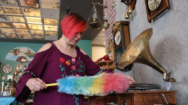 Çocukluk tutkusu, kentin ilk mağaza konseptli antika dükkanını açtırttı
