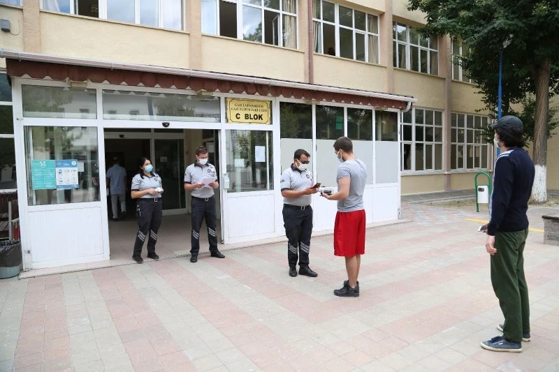 Gazi Üniversitesi’nde hazırlık muafiyet sınavı salgın tedbirlerine uyularak yüz yüze gerçekleştirildi
