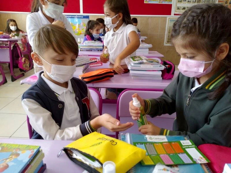 Çankaya Belediye Başkanı Taşdelen, ders başı yapan öğrencilere başarılar diledi
