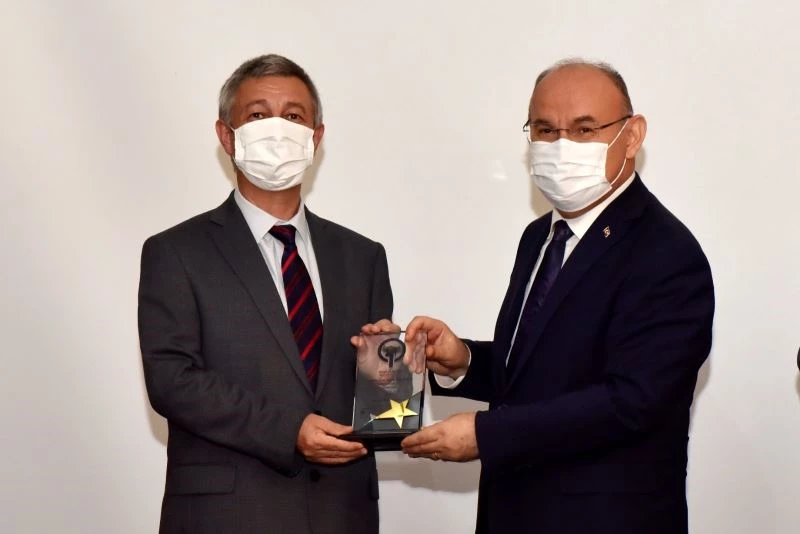 Anadolu Üniversitesi Açıköğretim Fakültesi Engelsiz Bilişim Ödülü kazandı
