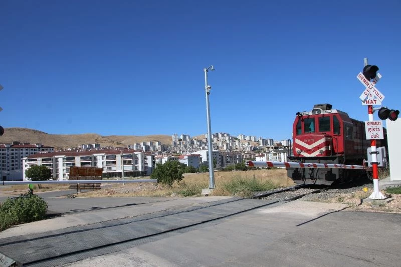 Sürücülerin aldığı riskler hemzenin geçitlerde kazaya neden oluyor
