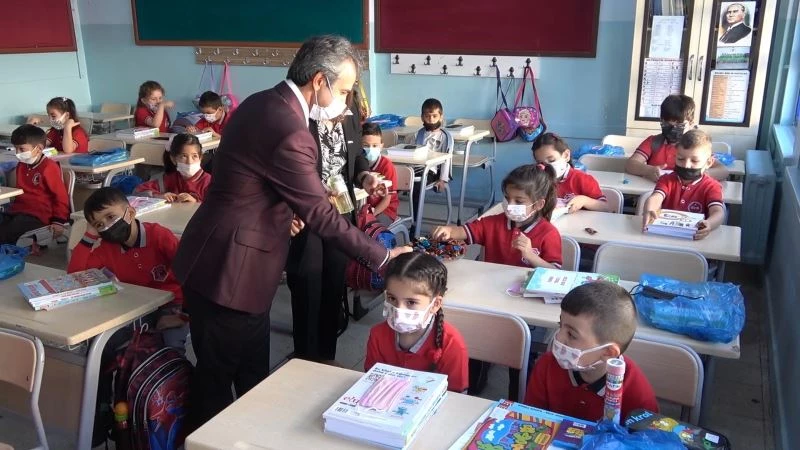 1,5 yıllık özlem sona erdi, sınıflarına geçen öğrencilerin ilk sözü: 