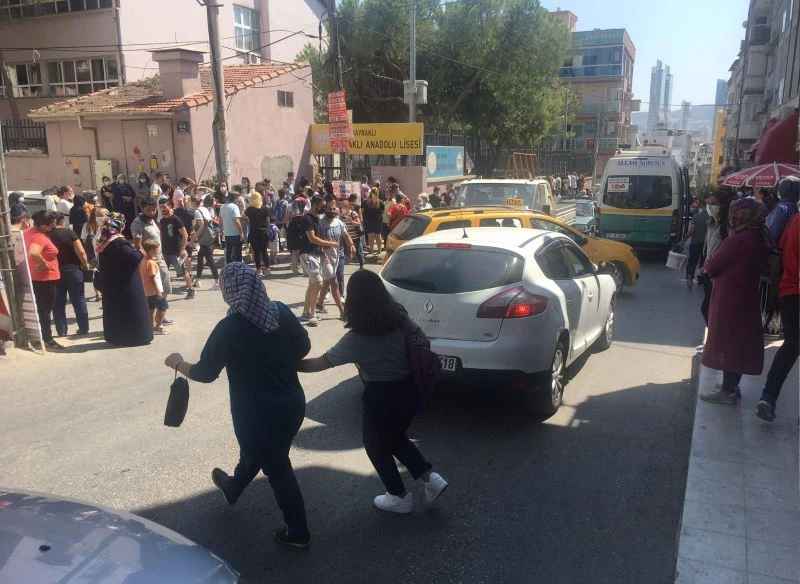 Bayraklı’da öğrenci velilerinden trafik tepkisi
