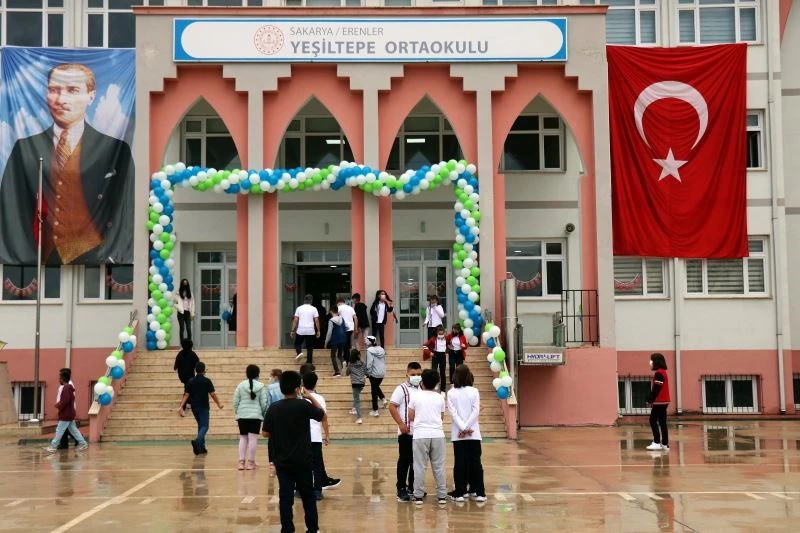 Yüz yüze eğitimde öğrencilerin heyecanı gözlerinden okundu

