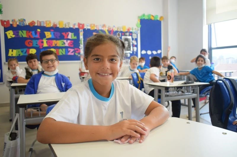 Kodlayan öğrencileri robotlar karşıladı
