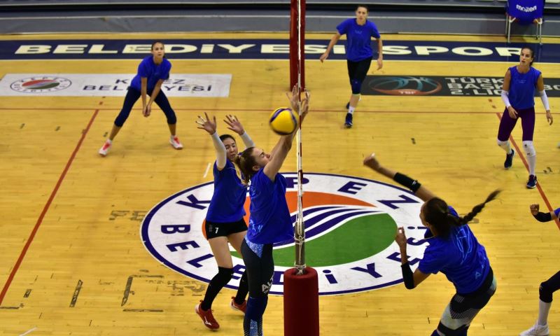 Kazakistanlı voleybol takımı, Antalya’da kamp yapıyor
