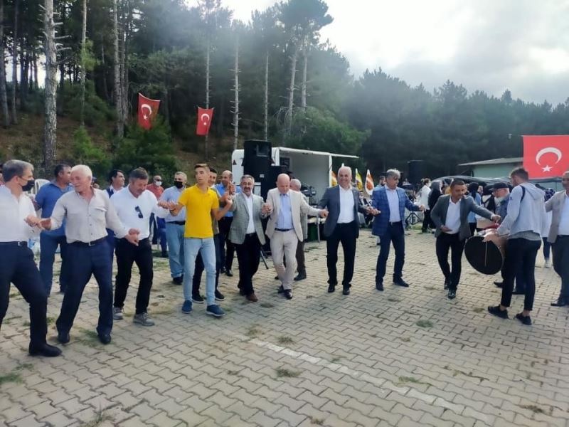 Bilecik Erzurumlular Derneği’nden bin kişiye çağ kebap
