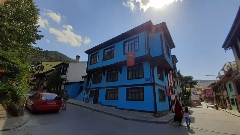 Afyonkarahisar’ın rengarenk tarihi konakları görenleri kendine hayran bırakıyor
