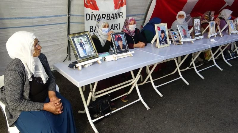 Evlat nöbetindeki acılı annenin feryadı
