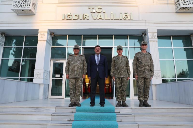 Tuğgeneral Özbakır Vali Sarıibrahimi ziyaret etti
