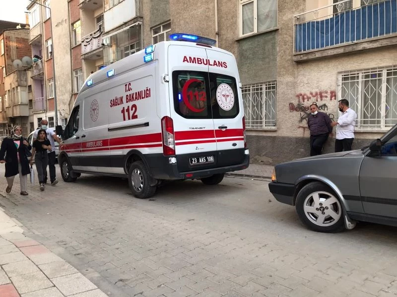 Silahını temizlerken kazara kendini vurdu
