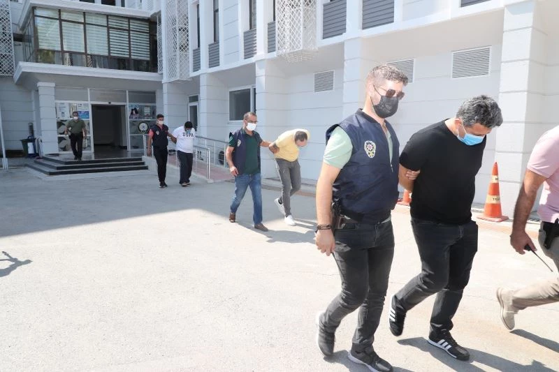 Dolandırdıkları parayı başkasının hesabına yatırıp çektirmeye çalıştılar
