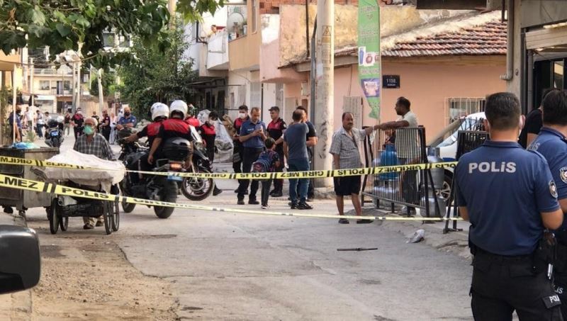 İzmir’de husumetlilerinden aileye silahlı saldırı: 6’sı çocuk 12 yaralı
