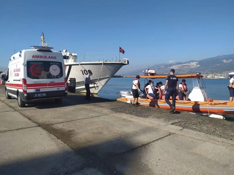 Rahatsızlanan gemi kaptanının yardımına Sahil Güvenlik koştu
