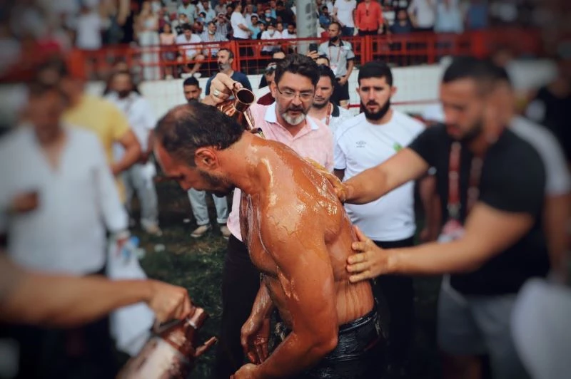 Başkan İşlek: “Elmalı’nın manevi havası ve peygamber sünnetine olan saygımızdan dolayı pehlivanlarımızı sahadan çekmedik