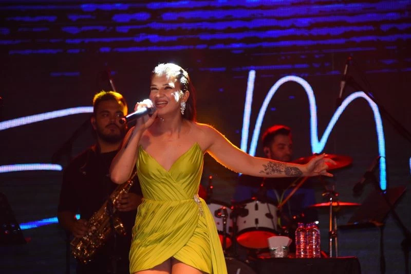 Kurtuluş coşkusu Ece Mumay ile devam etti
