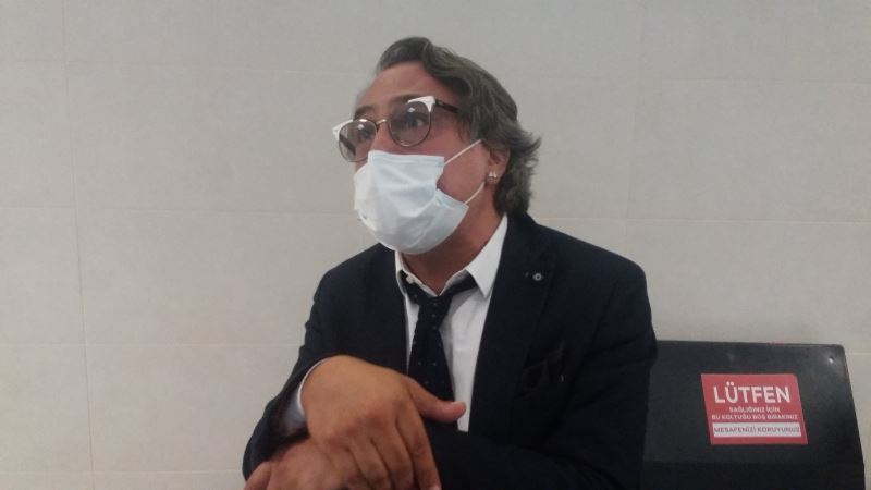 Modacı Barbaros Şansal, 3 yıla kadar hapis istemiyle yargılandığı davada hakim karşısına çıktı
