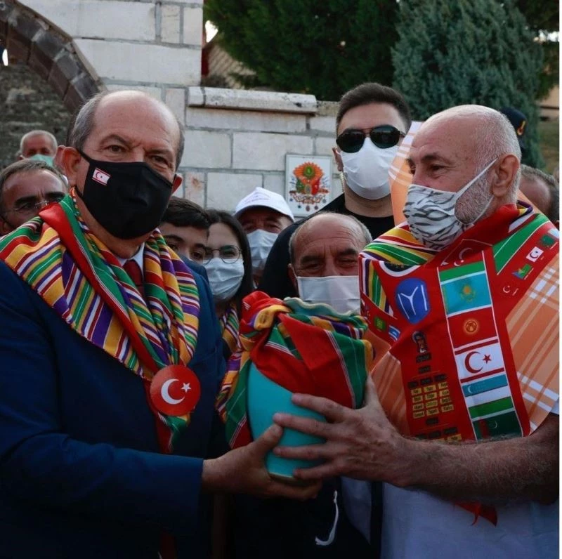KKTC Cumhurbaşkanı Tatar’dan aldıkları toprak ve sancağı Söğüt’e getirecekler
