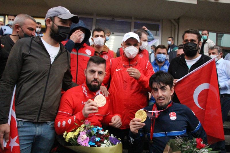 Türkiye’nin gururu olan sporcular memleketleri Of’ta coşkuyla karşılandı
