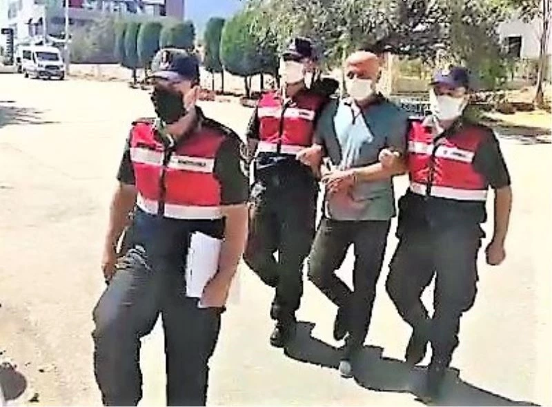 Eski polis memuru 2 kilo kristal uyuşturucuyu satamadan yakalandı
