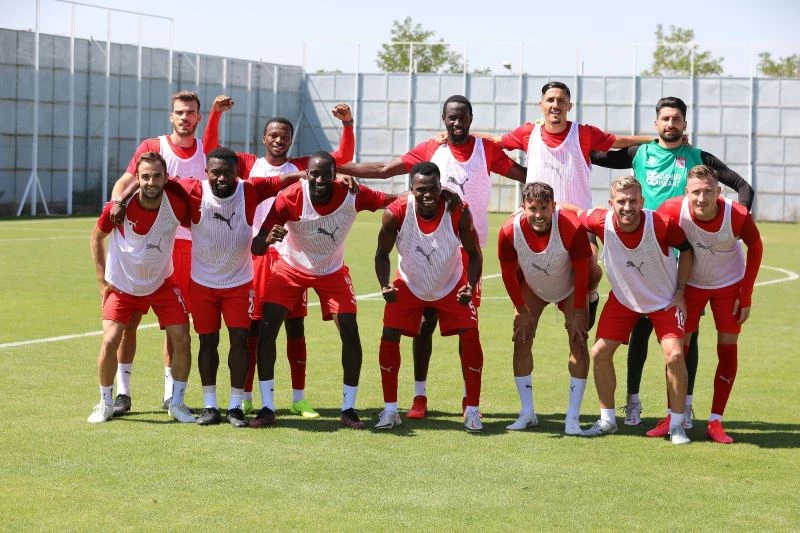 Sivasspor’da neşeli idman
