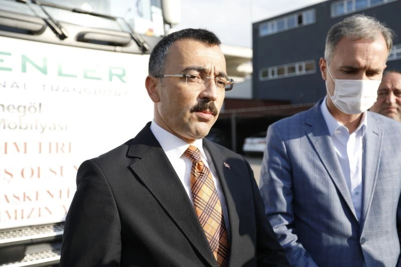 Yangın mağdurları için hazırlanan mobilyalar yola çıktı
