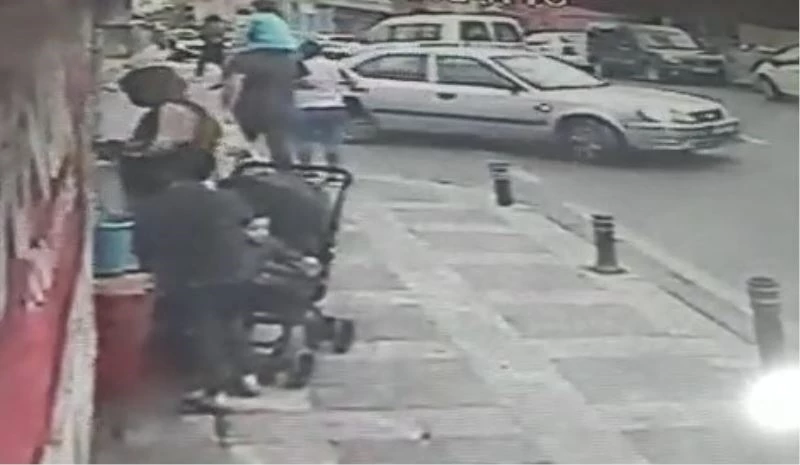 (Özel) Ataşehir’de el freni boşalan aracın apartman bahçesine uçtuğu anlar kamerada
