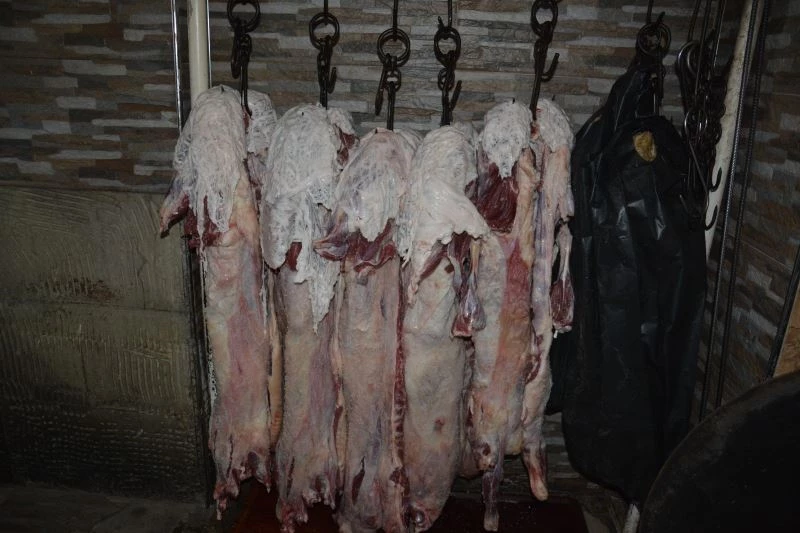 Bitlis’te geleneksel olarak hazırlanan büryan günümüzde de el değiştirmeden sürüyor
