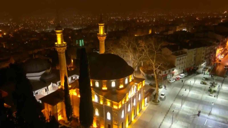 Ulu Cami’de yeni yılın ilk namazı kılındı
