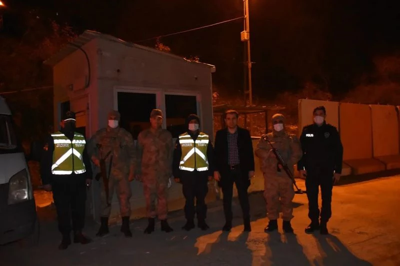 Kaymakam Mete, 2022 yılına eğlence merkezlerinde değil, görev başındaki güvenlik güçleriyle girdi
