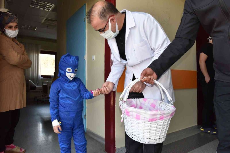 DÜ Hastanesi Başhekim Prof. Dr. Akdağ’dan hastalara moral
