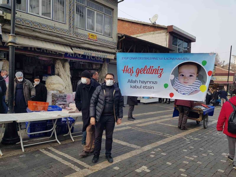 Çocuğu sağlığına kavuşunca 5 bin kişiye yemek dağıttı
