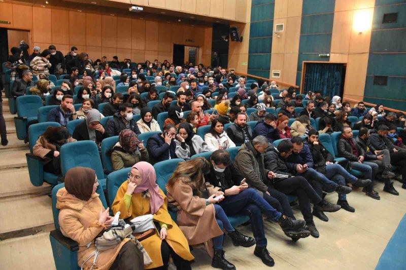 Tatvan’da tiyatro oyununa yoğun ilgi
