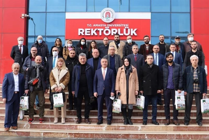 Rektör Elmacı gazetecilerle bir araya geldi
