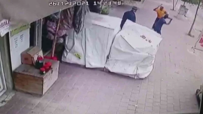 Eşine şiddet uygulayan kocaya linç girişimi görüntüleri ortaya çıktı
