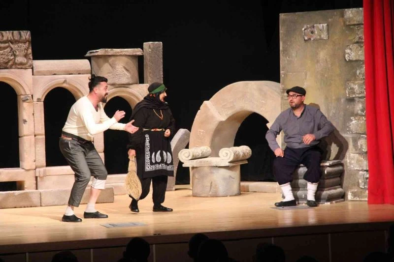 ‘Basilica Tası Gümüşten’ adlı tiyatro oyunu beğeni topladı
