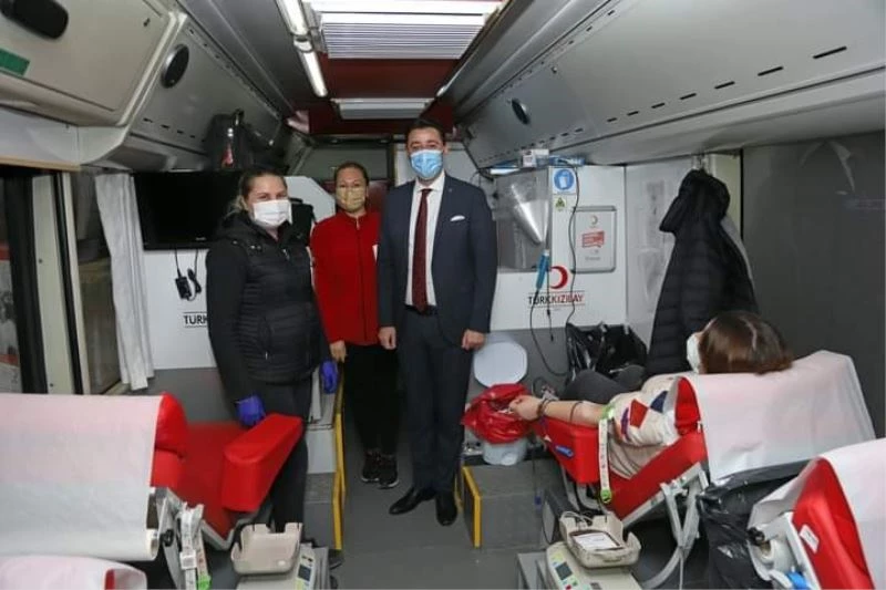 Bandırma Belediye Başkanı Tolga Tosun, gönüllü bağışcı oldu

