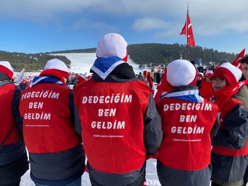 Minik izciler “Dedeciğim ben geldim” sloganıyla ilgi odağı oldu
