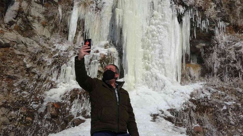 Donan şelale Pamukkale’yi andırdı
