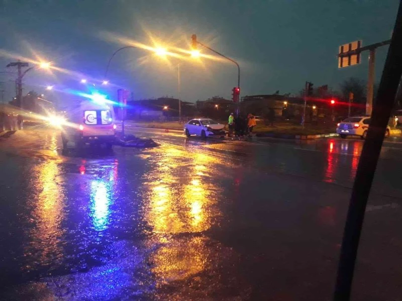 Aydın’da yağmur ve dikkatsizlik kaza getirdi
