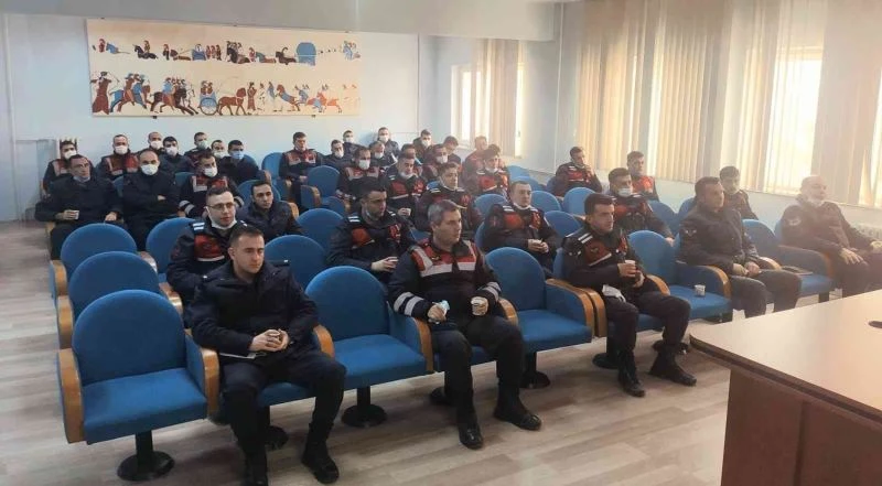 Dinar’da ‘Aile İçi ve Kadına Yönelik Şiddetle Mücadele’ semineri
