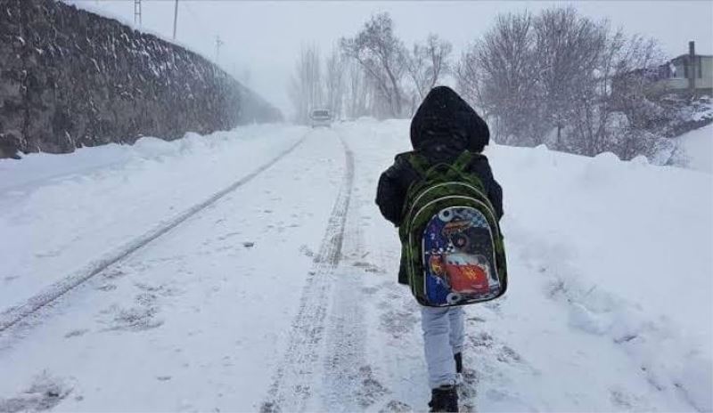 Isparta’nın Yalvaç ilçesinde okullara kar engeli
