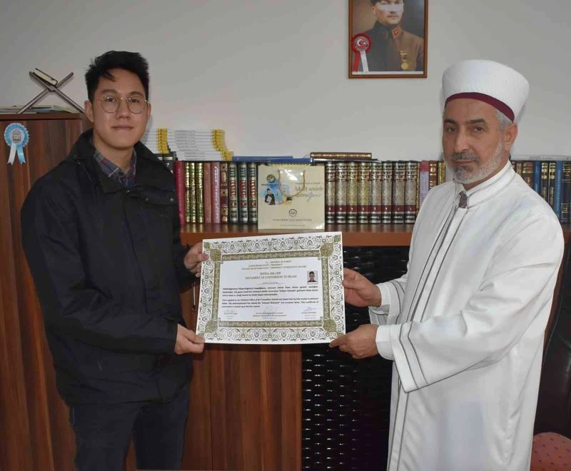 ABD’li Anthony Manisa’da kelime-i şehadet getirip Müslüman oldu
