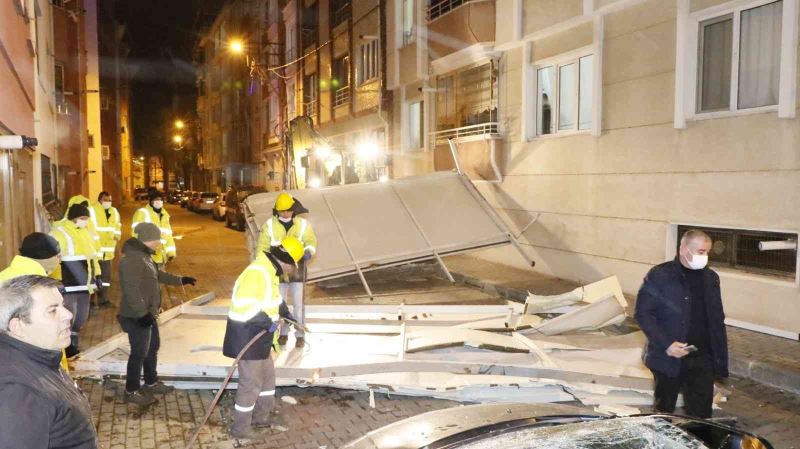 Kırklareli felaketi yaşıyor: Çatılar uçtu, dükkanların camları patladı, ağaçlar devrildi
