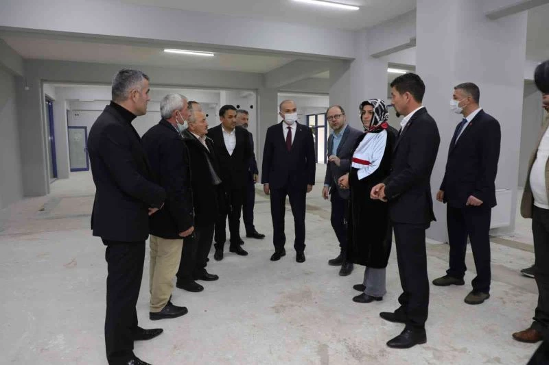 Başkan Özlü, mahalleleri otobüsle gezdi
