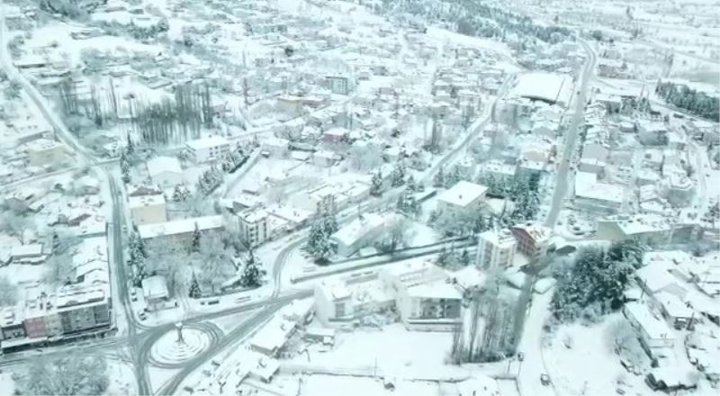 Beyaz örtüyle uyanan Denizli’de kar kalınlığı 30 santimetreye yükseldi
