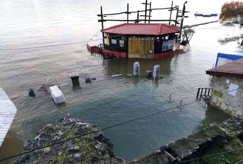 Dünyaca ünlü kaplıca sular atında kaldı
